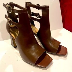 Vince Camuto VP-Roskette Opened Toes Booties: NEW NEW: Out of Box - Never Worn